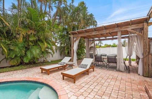 Garden Isles House | Central 4BD Getaway - Pool - Games - Beach Nearby