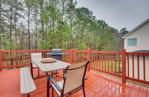 Austell House | Central Austell Home w/Furnished Deck & Grill!