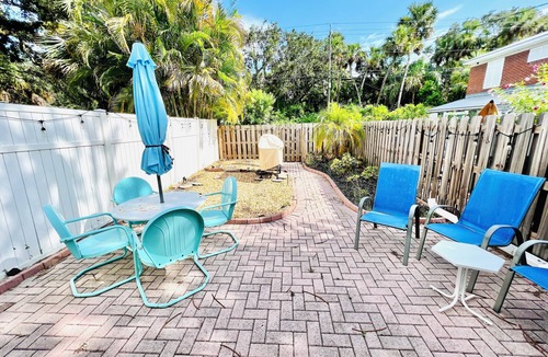 Central Beach House | Central Beach Cozy and Convenient Beachside.