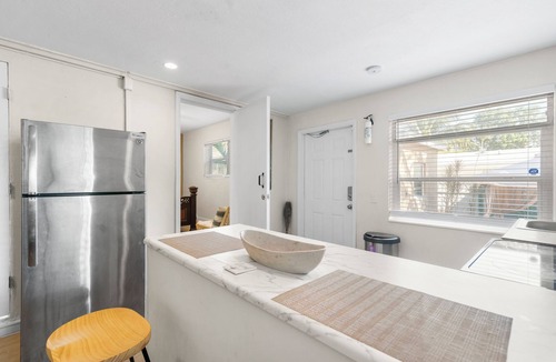 Golden Glades Apartment | Central Miami One Bedroom