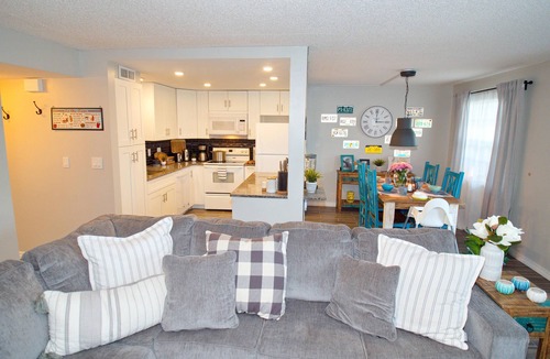 Cypress Lake Condo | Central Quiet Location, only 8 Miles to Ft. Myers Beach