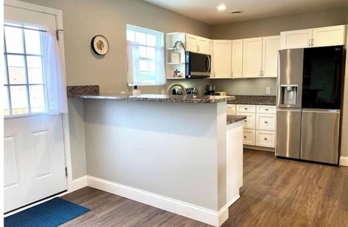 Bluff City House | Central, Quiet Luxury Home in northeast TN. 3 Beds + Desks. King, Queen, Twin