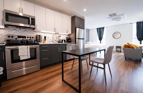 Brewerytown Apartment | Central Studio w Wifi & WD Gym Rooftop