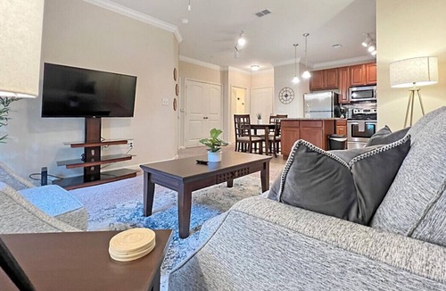 Carver City - Lincoln Gardens Apartment | Central Tampa Living, Modern Luxuries with Pool Views