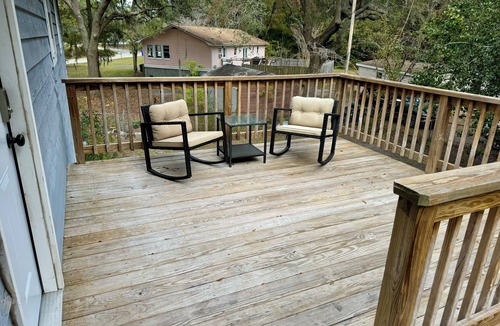 Mount Pleasant House | Centrally located Mt. Pleasant 3br 2ba home Fenced Pet Friendly 5m to IOP