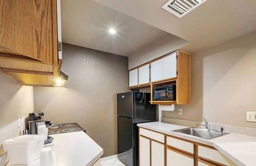 Garden Hills Condo | Centrally-located 2 Bedroom Condo in Buckhead
