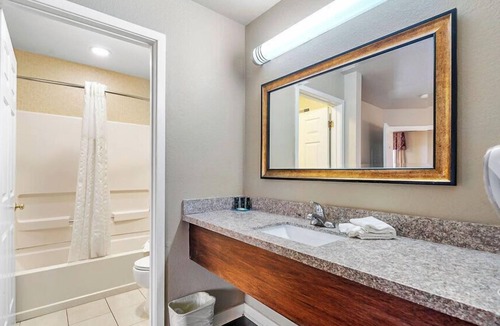 Garden Hills Condo | Centrally-located 2 Bedroom Condo in Buckhead