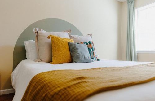 Midtown Apartment | Centrally Located 3BR Overton Square Fast WiFi Free Parking Yes Pets