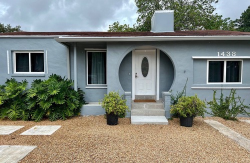 Allapattah House | Centrally located 5 bedroom house with parking