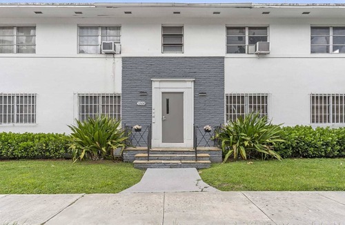Brickell Apartment | Centrally Located Brickell Apartment/Beach 10 min