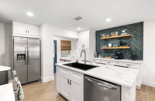 Old Seminole Heights House | Centrally located: Busch Gardens, USF, Zoo, Beaches & Pet friendly