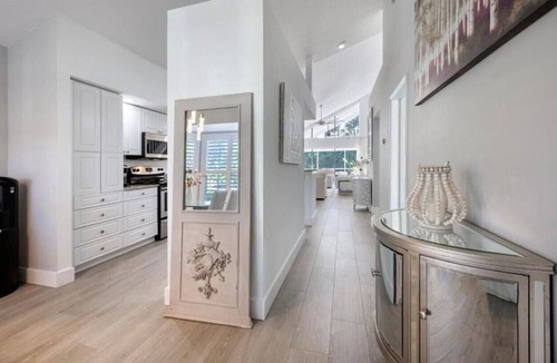 Grey Oaks House | CENTRALLY located house.