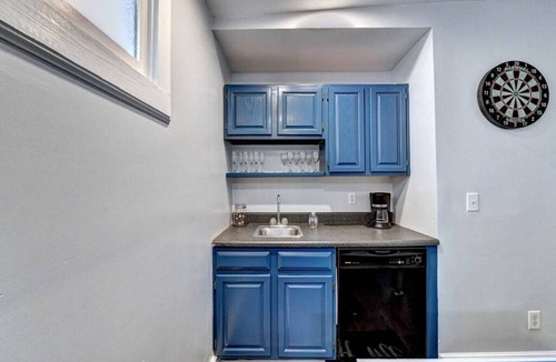 Home Park House | Centrally Located Lux Home - Sleeps 14