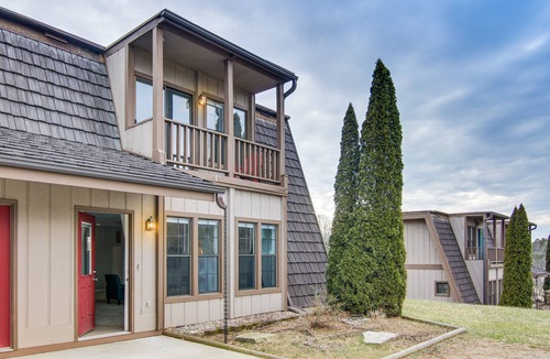 Mills River House | Centrally Located Mills River Townhome w/Fire Pit