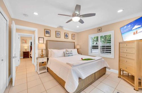 South New River Isles House | Centrally located Heated Pool Riverside View Access Citrus Key H0MES