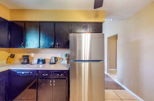 Eisenhower House | Centrally Located, Screened-In Lanai, Dog Friendly