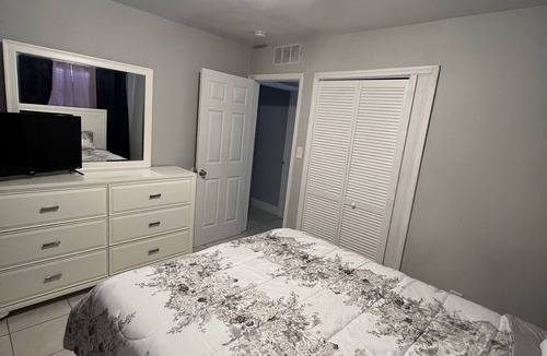 Azalea Park House | Centrally located