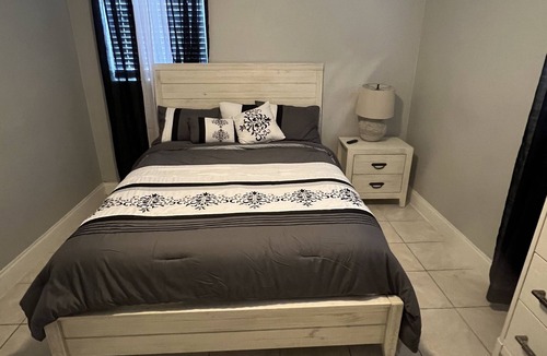 Azalea Park House | Centrally located