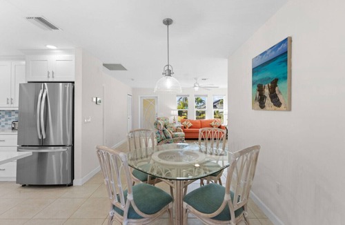Caloosahatchee House | Centrally Located, Waterfront, Modern Home with lots of amenities