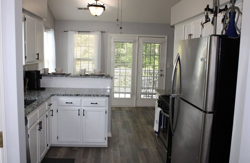 Riverdale House | Château Living, King Bed & Private Chef!