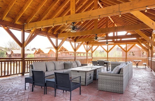 Caton House | Cha Chas Castle': Smokies Lodge w/Indoor Pool!