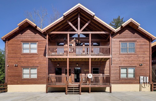 Caton House | Cha Chas Castle': Smokies Lodge w/Indoor Pool!