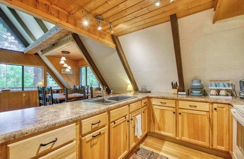 Franklin House | Chalet at Peek's Creek