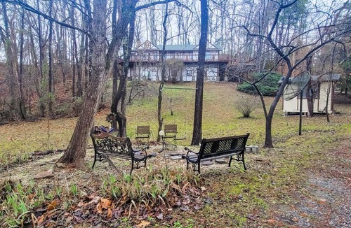 Gatlinburg - Pigeon Forge House | Chalet W Arcade Games Sleeps 12 Large Yard Resort Amenities