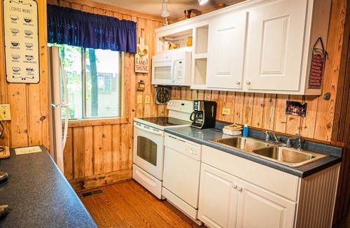 Pine Mountain Ski Chalet | Chalet with Screened in porch with just steps away from the playground