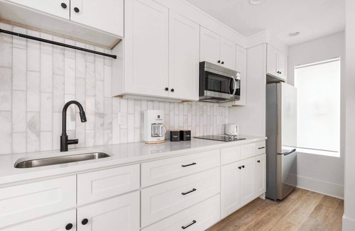 Old Fourth Ward House | Champagne Wishes