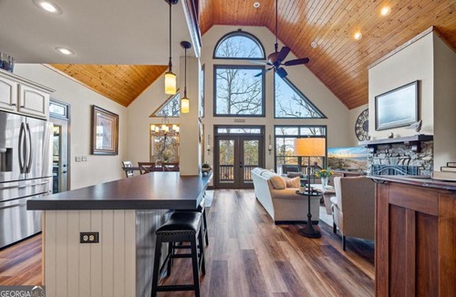 Martin House | Chapman Cottage -Lakefront, Deep Water Dock-Party Deck, Paddleboard, Grills, Game Room, Pool table, Fireplace