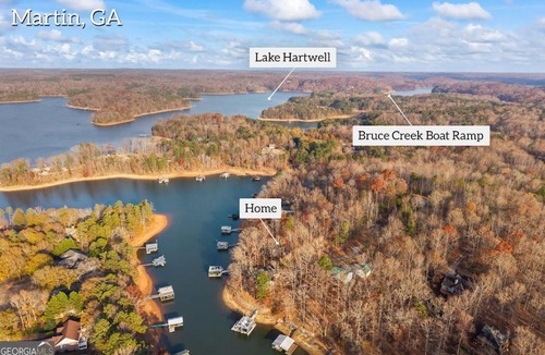 Martin House | Chapman Cottage -Lakefront, Deep Water Dock-Party Deck, Paddleboard, Grills, Game Room, Pool table, Fireplace