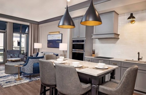 Ansonborough Condo | Charleston | Couples Historic Escape | Gym + Downtown