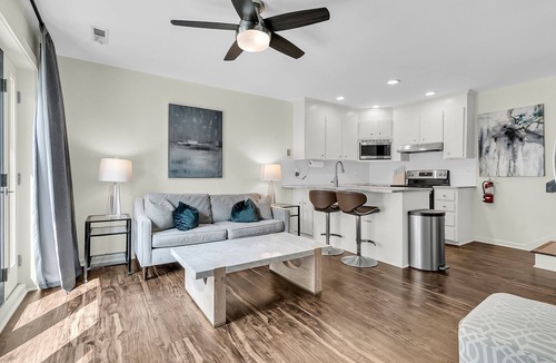 Riverland Terrace House | Charleston Guest House: with pool on Golf Course
