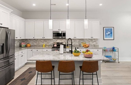Goose Creek Apartment | Charleston-themed House for 10!