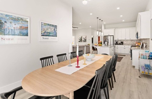 Goose Creek Apartment | Charleston-themed House for 10!