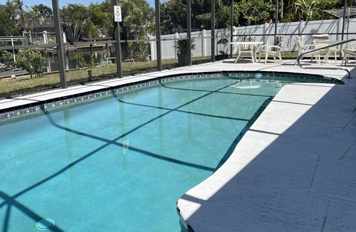 Edgewater House | Charlotte's Cottage 3BDR Heated Pool & Canal views
