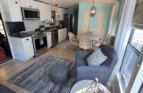 Braden River Cottage | Charming 1 Bed 1 Bath Cottage in wonderful Sun Outdoors Sarasota that sleeps 6.