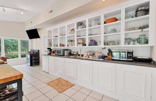 Southern Pines House | Charming 1-bedroom room with shared bathroom in Southern Pines with WiFi, AC
