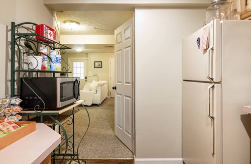 Frederick House | Charming 1 Bedroom Apt- Best Location Near Downtown Frederick & DC