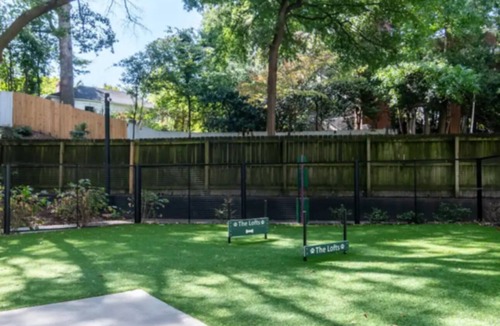 Colonial Homes Apartment | Charming 1 bedroom apartment with fitness center lovely Buckhead