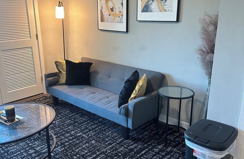 Colonial Homes Apartment | Charming 1 bedroom apartment with fitness center lovely Buckhead