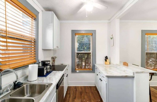 East Lake Morton House | Charming 1-Bedroom Home in Lakeland!