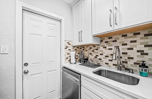 Lantana House | Charming 1-bedroom house near the sandy beaches