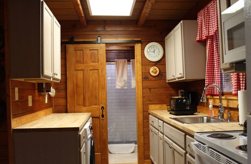 Franklin Cabin | Charming 1-bedroom lakefront cabin in sweet and quiet Franklin Georgia