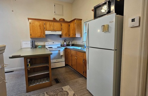 Midtown Apartment | Charming 1-bedroom, second story guest house in historic Augusta WiFi & AC