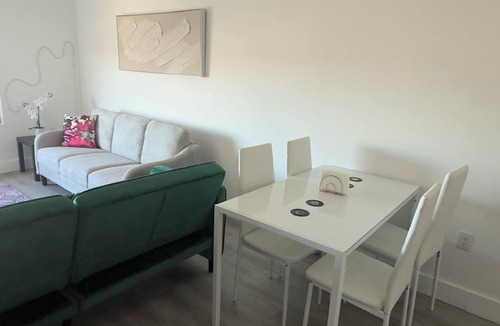Elizabeth House | Charming 1-bedroom with WiFi and AC in peaceful Elizabeth