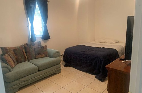 Cliffwood House | Charming 1-bedroom with Separate Entrance in peaceful Keyport