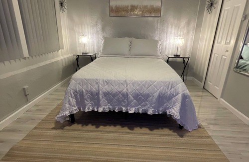 Tamarac House | Charming 1-bedroom with private entrance Tamarac.