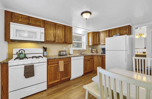 Scotch Plains Apartment | Charming 1-BR 1st Flr apt in Scotch Plains - Full Kitchen on a quiet cul-de-sac